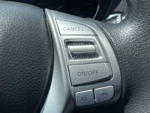 Used 2016 Nissan Rogue SV FWD image 15