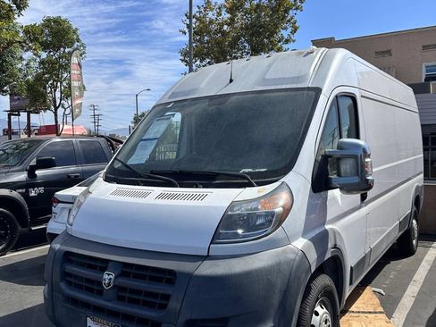 Used 2018 RAM ProMaster 2500 FWD image 1