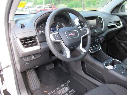 Used 2024 GMC Terrain SLE w/ Driver Convenience Package FWD image 16
