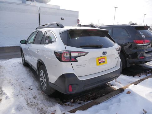 Used 2022 Subaru Outback Premium image 4