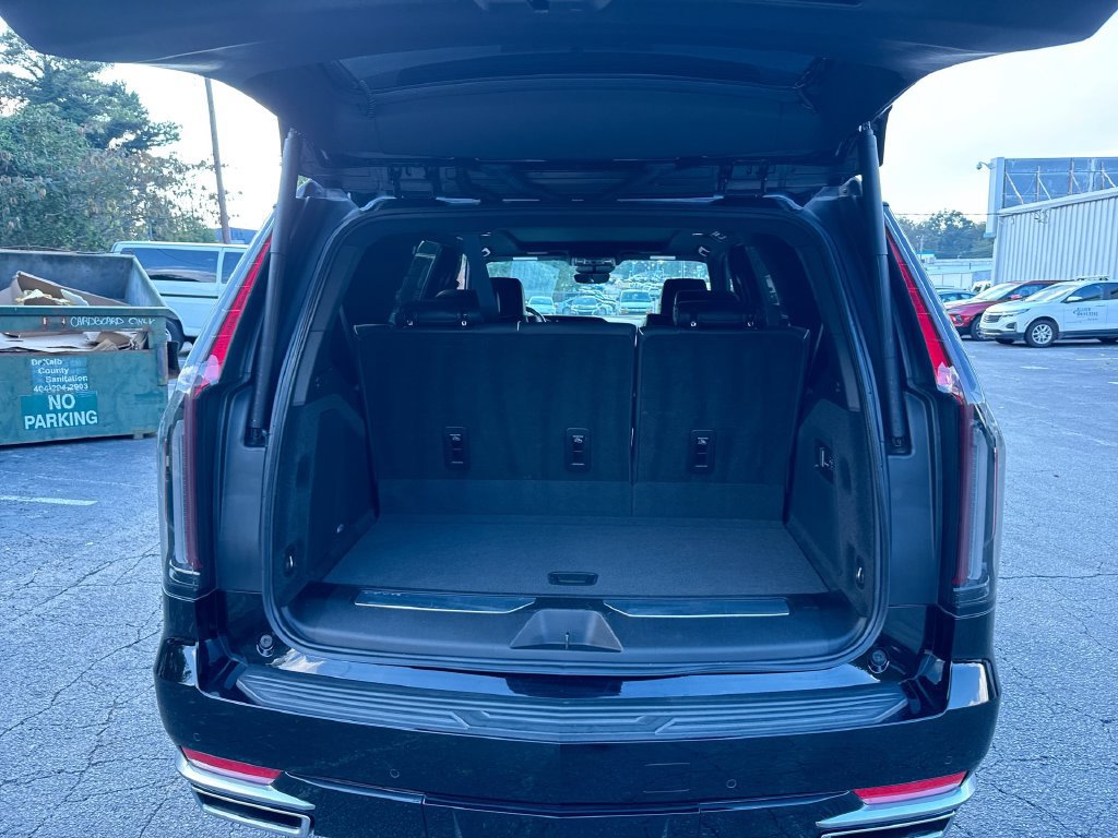 Used 2024 Cadillac Escalade Premium Luxury AWD/4WD image 34