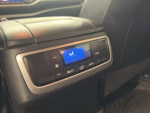 Used 2015 Toyota Highlander XLE image 15