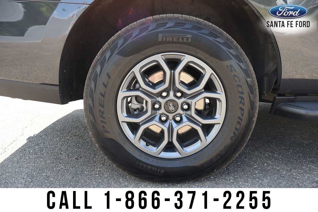 Used 2025 Ford Expedition Active RWD image 8