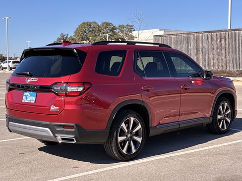 Certified 2025 Honda Pilot Touring image 6