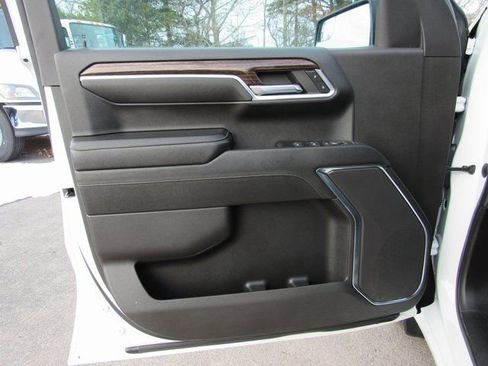 Used 2023 GMC Sierra 1500 SLE image 11