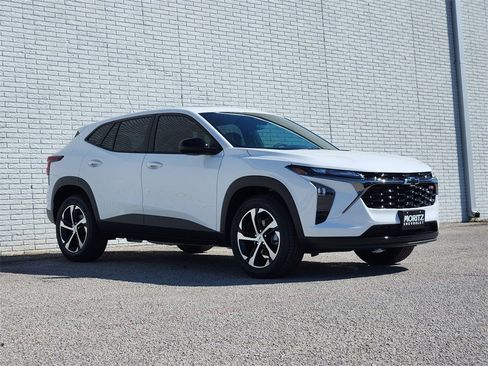 New 2026 Chevrolet Trax RS w/ Sunroof Package image 2