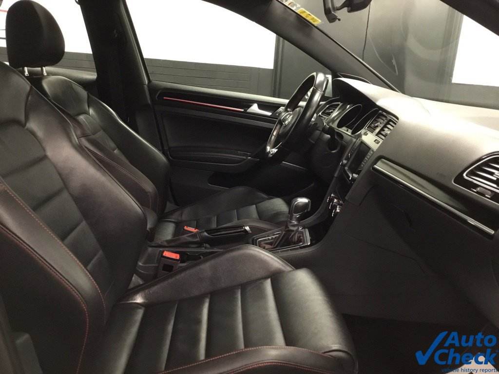 Used 2017 Volkswagen GTI SE FWD image 35