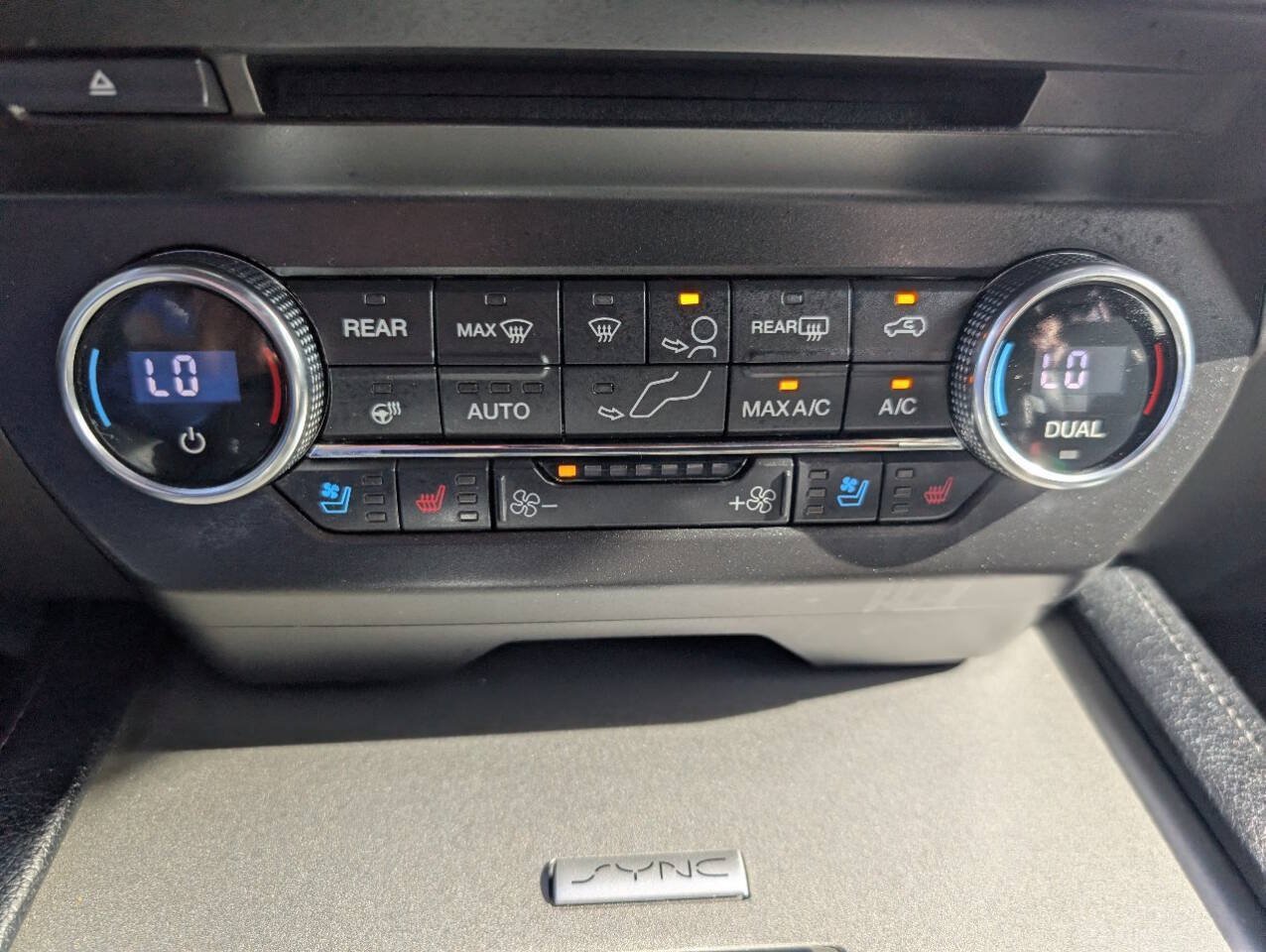 Used 2018 Ford Expedition Max XLT w/ Equipment Group 202A AWD/4WD image 18