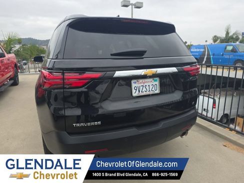 Used 2023 Chevrolet Traverse LT FWD image 4