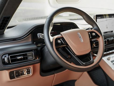 Used 2024 Lincoln Aviator Black Label image 10