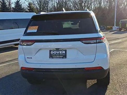 Certified 2024 Jeep Grand Cherokee Altitude image 7