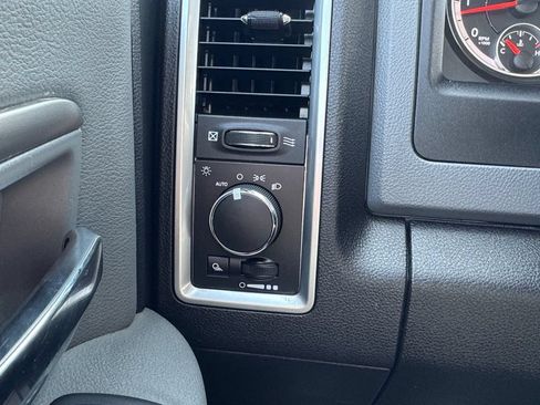Used 2019 RAM 1500 Classic SLT AWD/4WD image 15