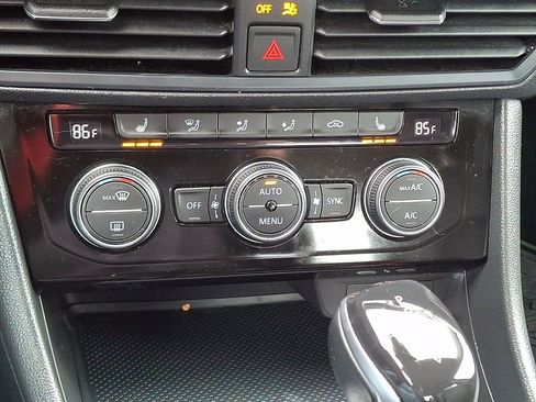 Used 2023 Volkswagen Jetta SE w/ Black Wheel Package image 17