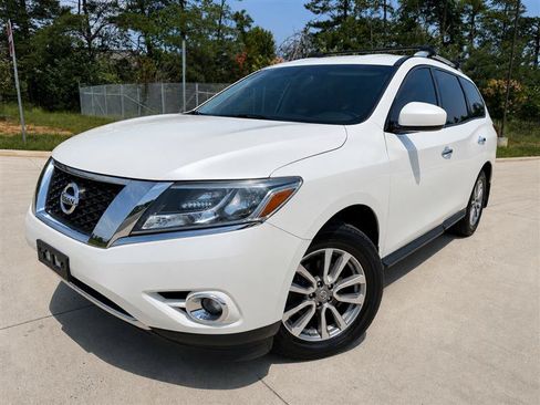 Used 2015 Nissan Pathfinder SV FWD image 1