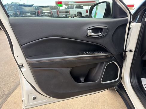 Used 2018 Jeep Compass Limited image 15