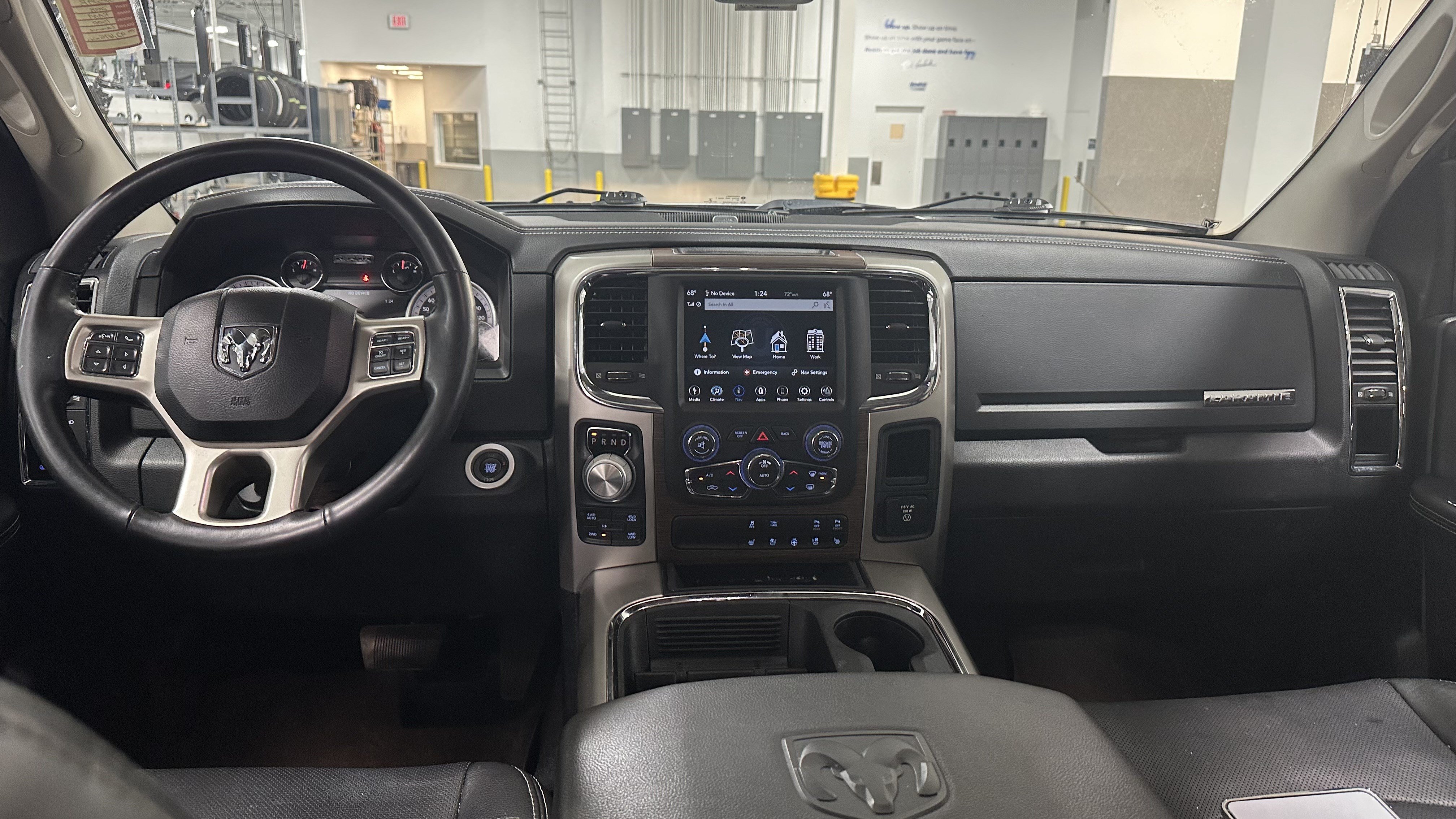 Used 2018 RAM 1500 Laramie w/ Convenience Group AWD/4WD image 30