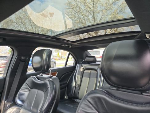 Used 2017 Lincoln Continental Select w/ Continental Climate Package image 15