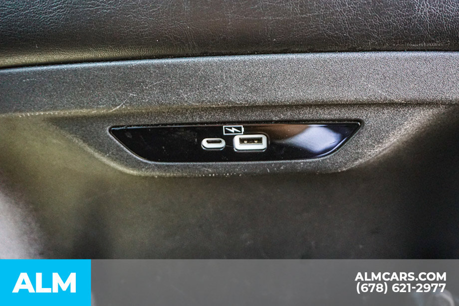 Used 2023 Chrysler Pacifica Touring-L FWD image 38