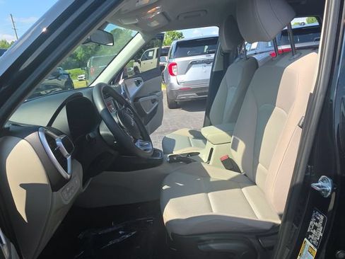 Used 2022 Kia Soul LX w/ Technology Package FWD image 16