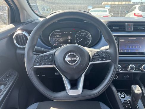 Used 2025 Nissan Versa SV FWD image 24