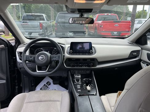 Used 2024 Nissan Rogue SV FWD image 31