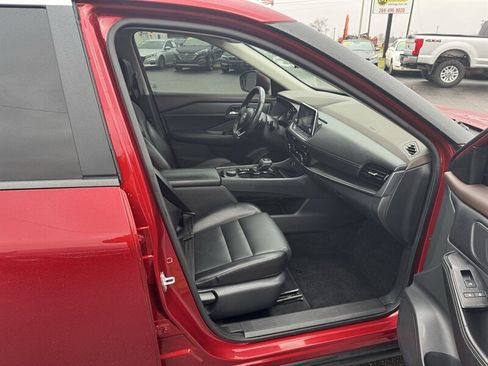 Used 2022 Nissan Rogue SV w/ SV Premium Package image 27