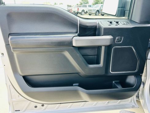 Used 2019 Ford F150 Platinum w/ Equipment Group 701A Luxury AWD/4WD image 18