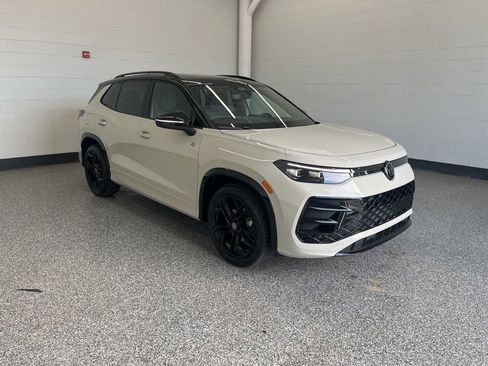 New 2026 Volkswagen Tiguan SE R-Line FWD image 7