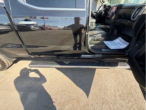 Used 2019 Chevrolet Silverado 1500 High Country w/ Technology Package AWD/4WD image 4