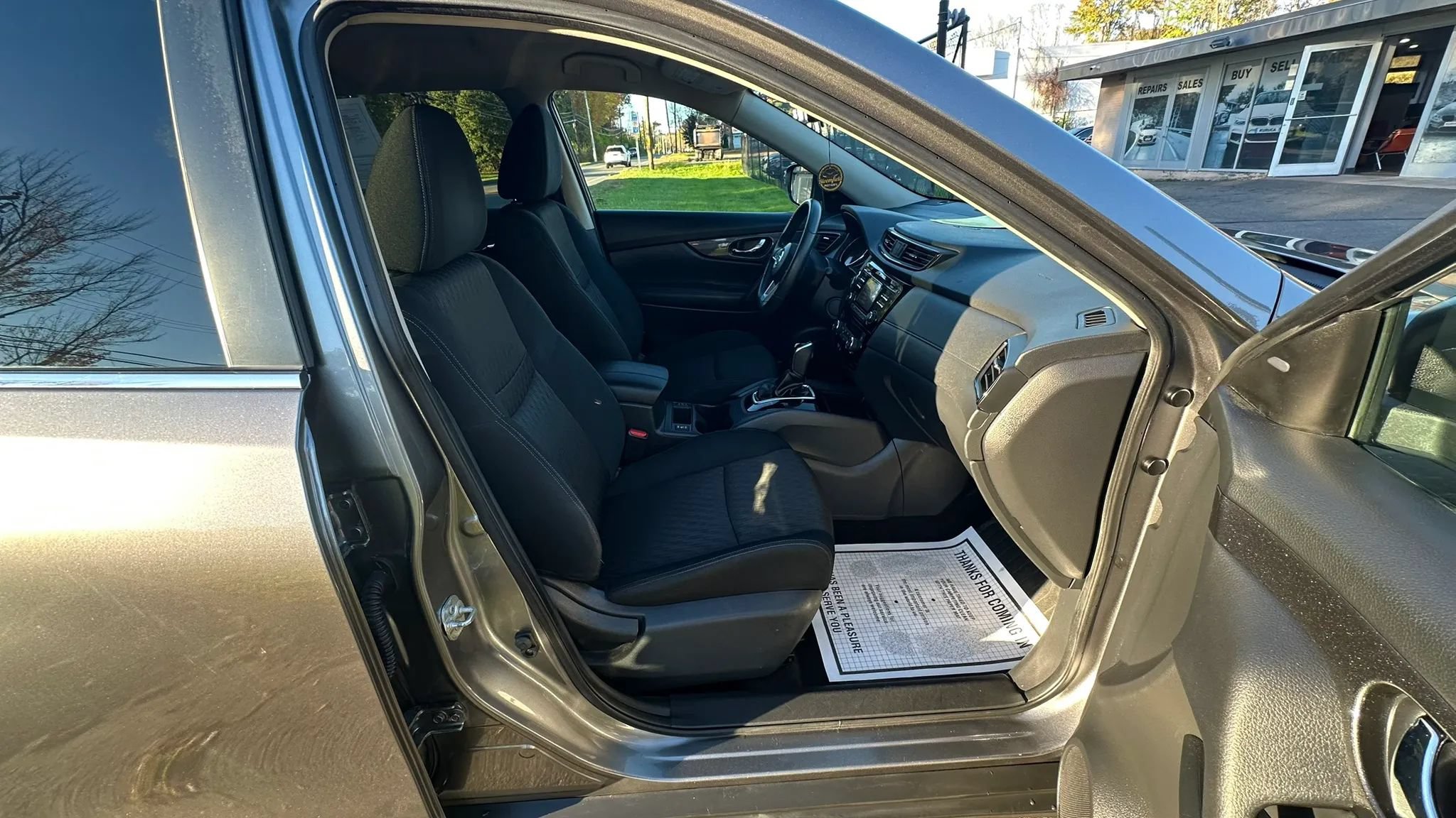 Used 2017 Nissan Rogue SV AWD/4WD image 35