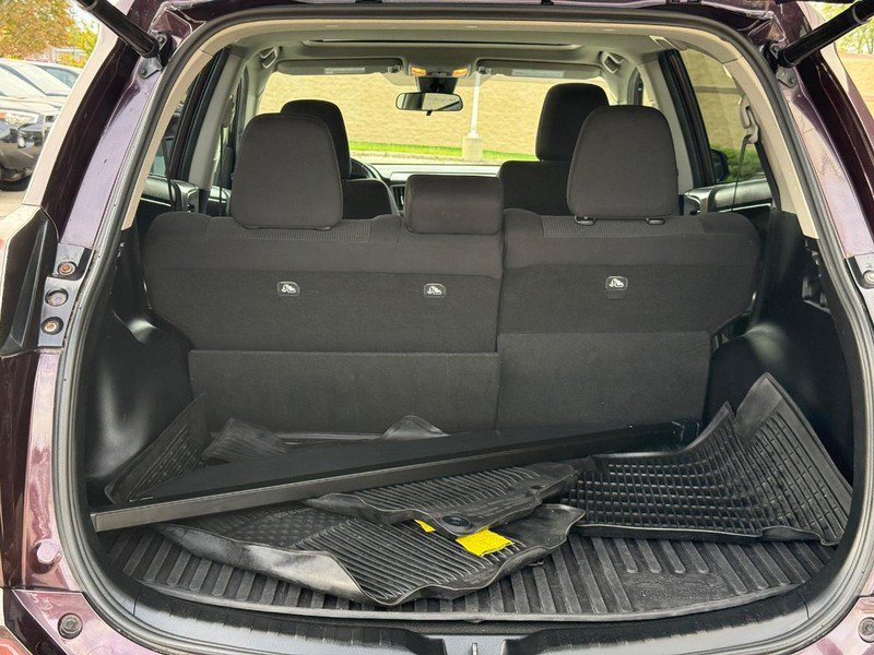 Used 2018 Toyota RAV4 XLE AWD/4WD image 9