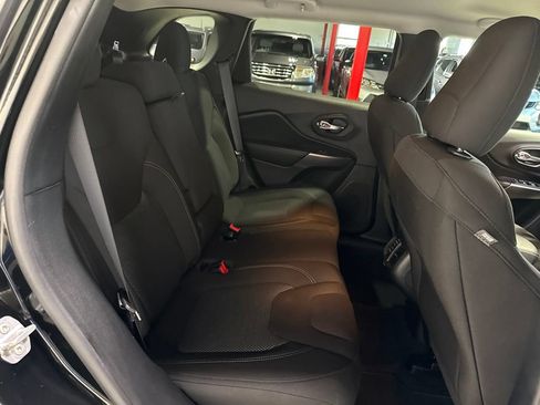 Used 2020 Jeep Cherokee Latitude AWD/4WD image 31