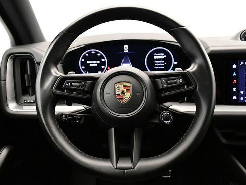 Used 2024 Porsche Cayenne S image 27