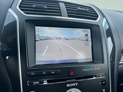 Used 2017 Ford Explorer Platinum AWD/4WD image 30