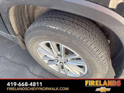 Used 2023 Chevrolet Traverse LT image 7