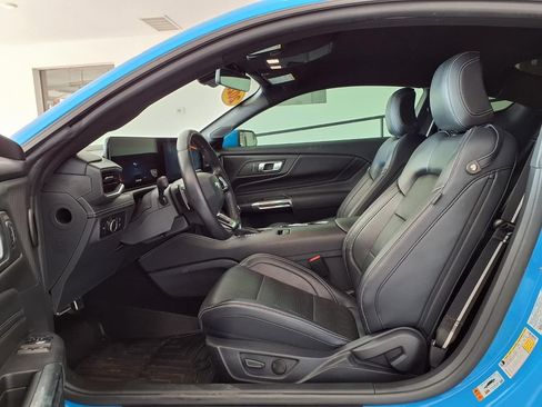 Used 2025 Ford Mustang GT Premium RWD image 6