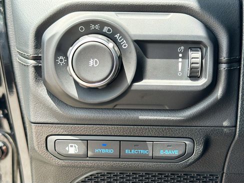 Used 2024 Jeep Wrangler Unlimited Rubicon 4xe image 33