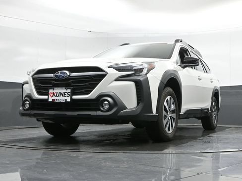 Used 2025 Subaru Outback Premium AWD/4WD image 43