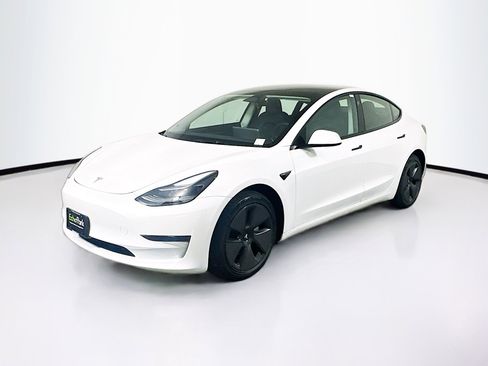 Used 2023 Tesla Model 3 Standard Range RWD image 3
