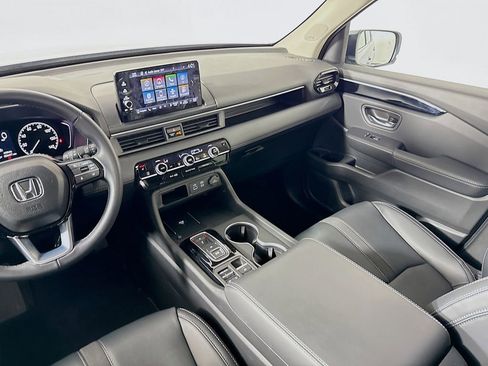Certified 2025 Honda Pilot Touring image 22