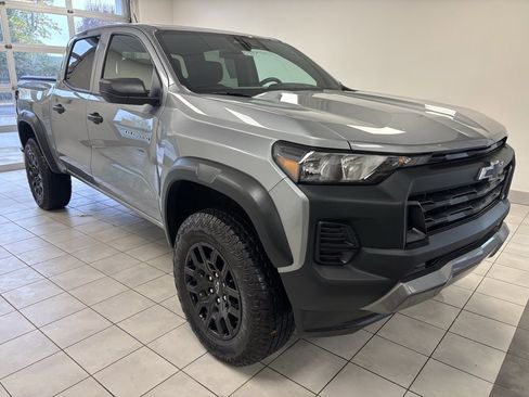 Used 2024 Chevrolet Colorado Trail Boss w/ Advanced Trailering Package image 2