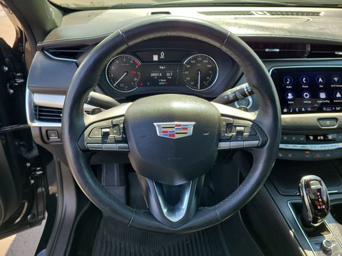 Used 2023 Cadillac XT4 Premium Luxury FWD image 23