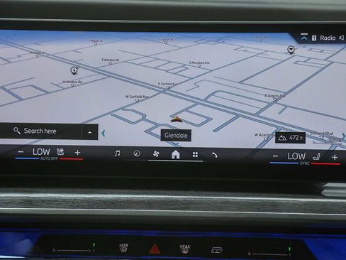 Used 2025 BMW 750e xDrive w/ Premium Package image 11