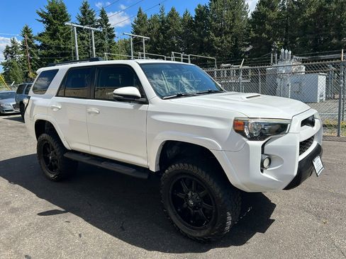 Used 2017 Toyota 4Runner TRD Off-Road Premium image 3