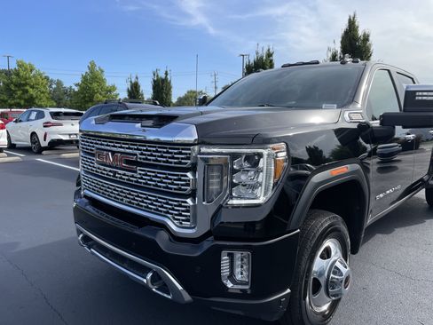 Used 2023 GMC Sierra 3500 Denali w/ Denali Ultimate Package AWD/4WD image 5