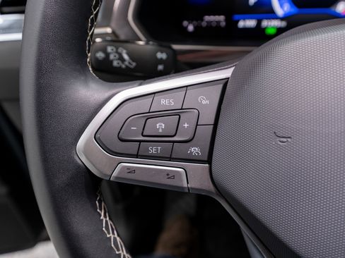 Used 2023 Volkswagen Tiguan SE image 23