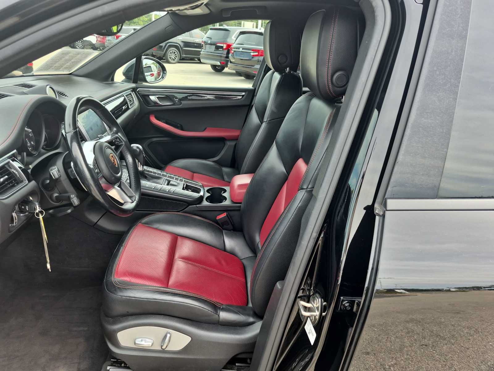 Used 2018 Porsche Macan AWD/4WD image 15