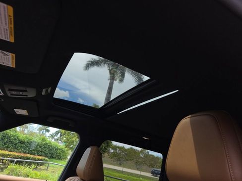 Used 2025 Nissan Armada Platinum Reserve image 5