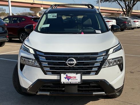 New 2026 Nissan Rogue Platinum image 3