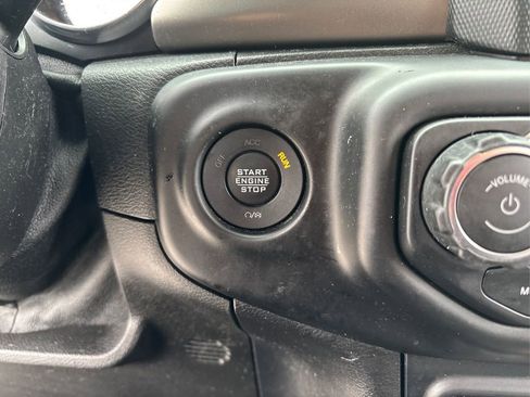 Used 2021 Jeep Wrangler Unlimited Sport image 23